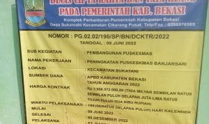 Poto istimewa papan nama pembangunan Puskesmas Banjarsari